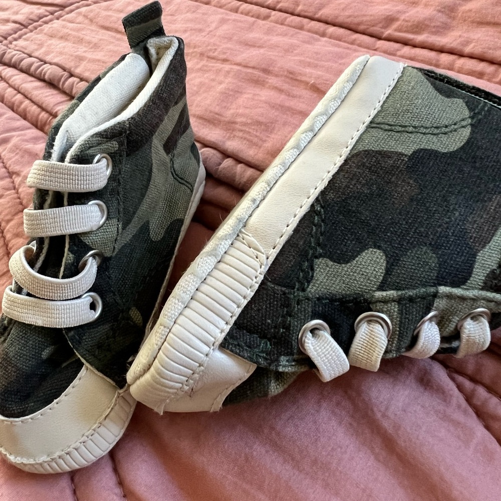 Baby gap shoes in camouflage